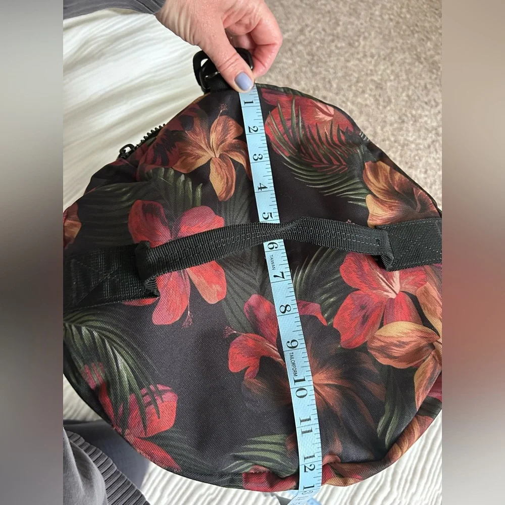 Herschel Supply Company Tropical Black Floral Duffel Bag Large - Picture 15 of 16